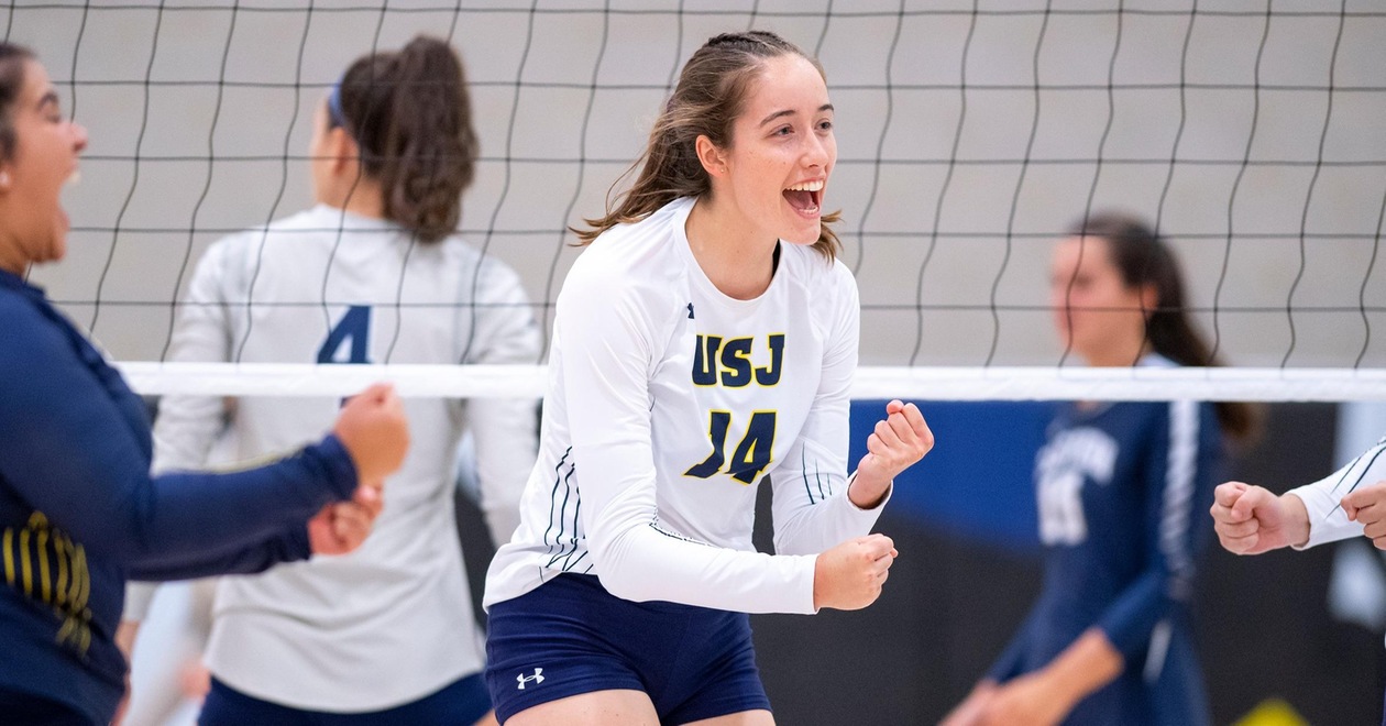 Women's Volleyball Takes Down Fitchburg State in Straight Sets, 3-0, Thursday